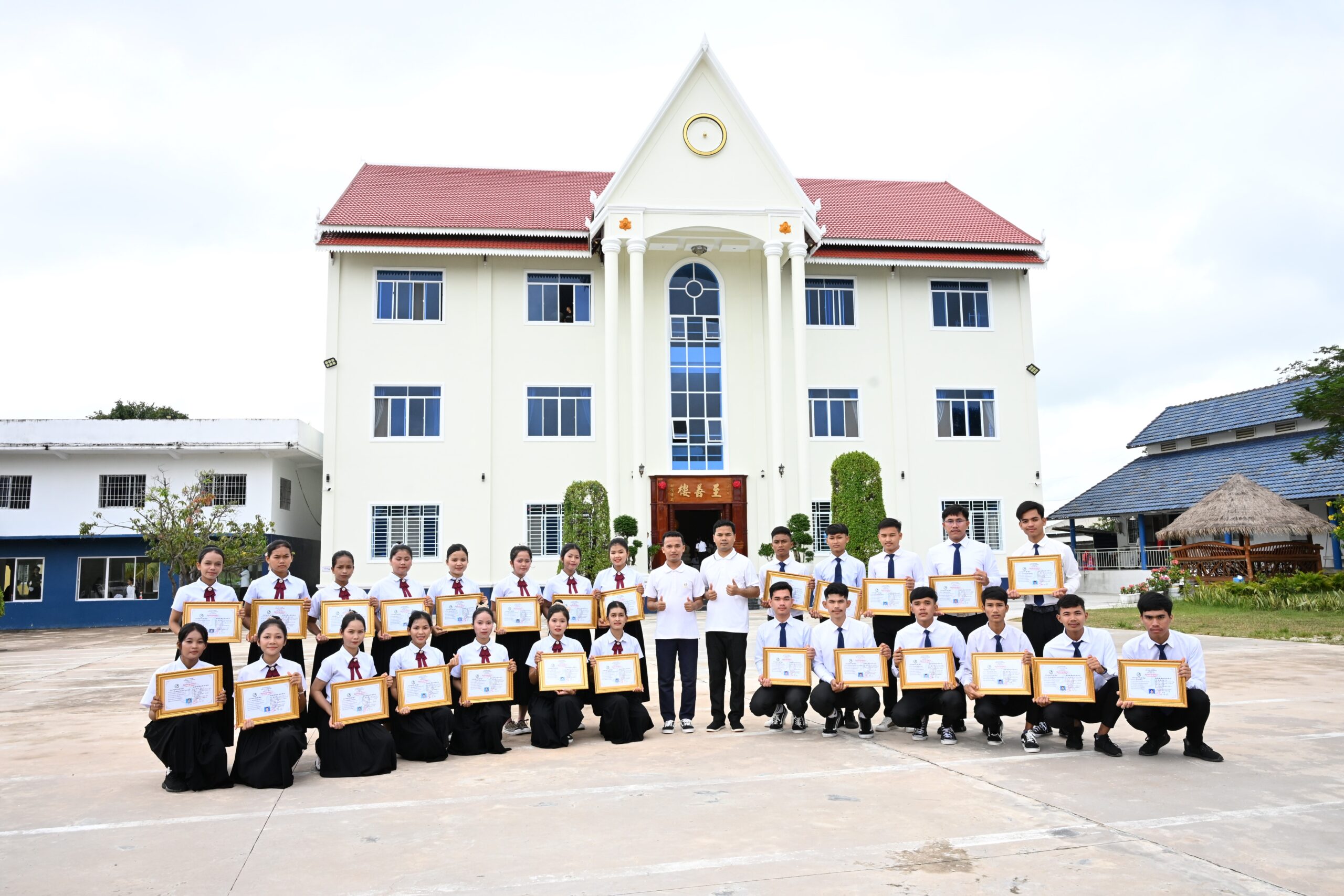 35 畢業生合影1 scaled