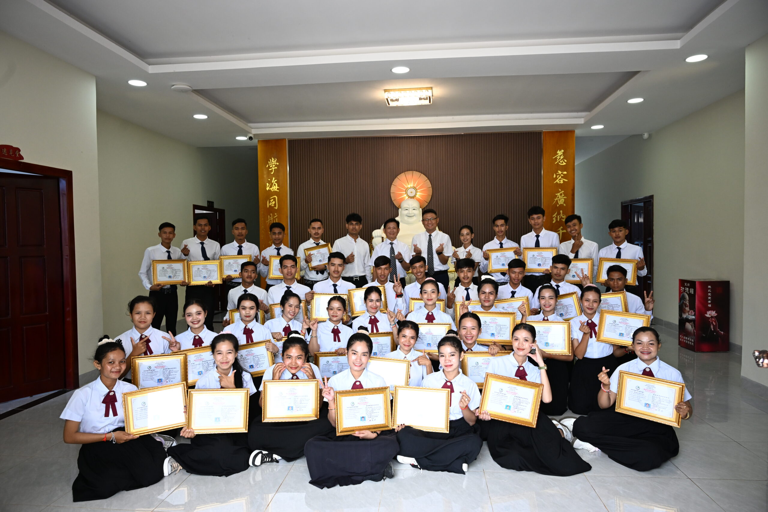 37 畢業生合影3 scaled