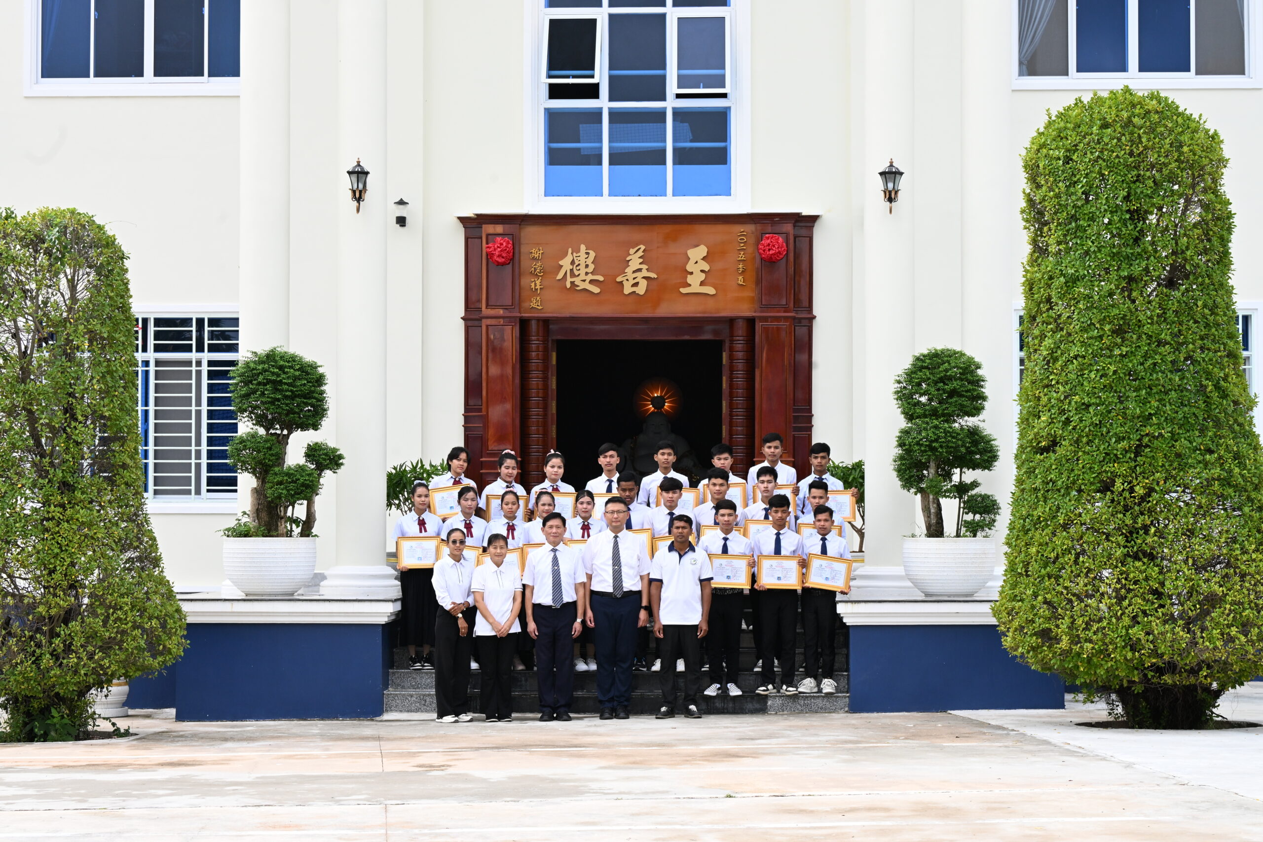 39 畢業生合影5 scaled