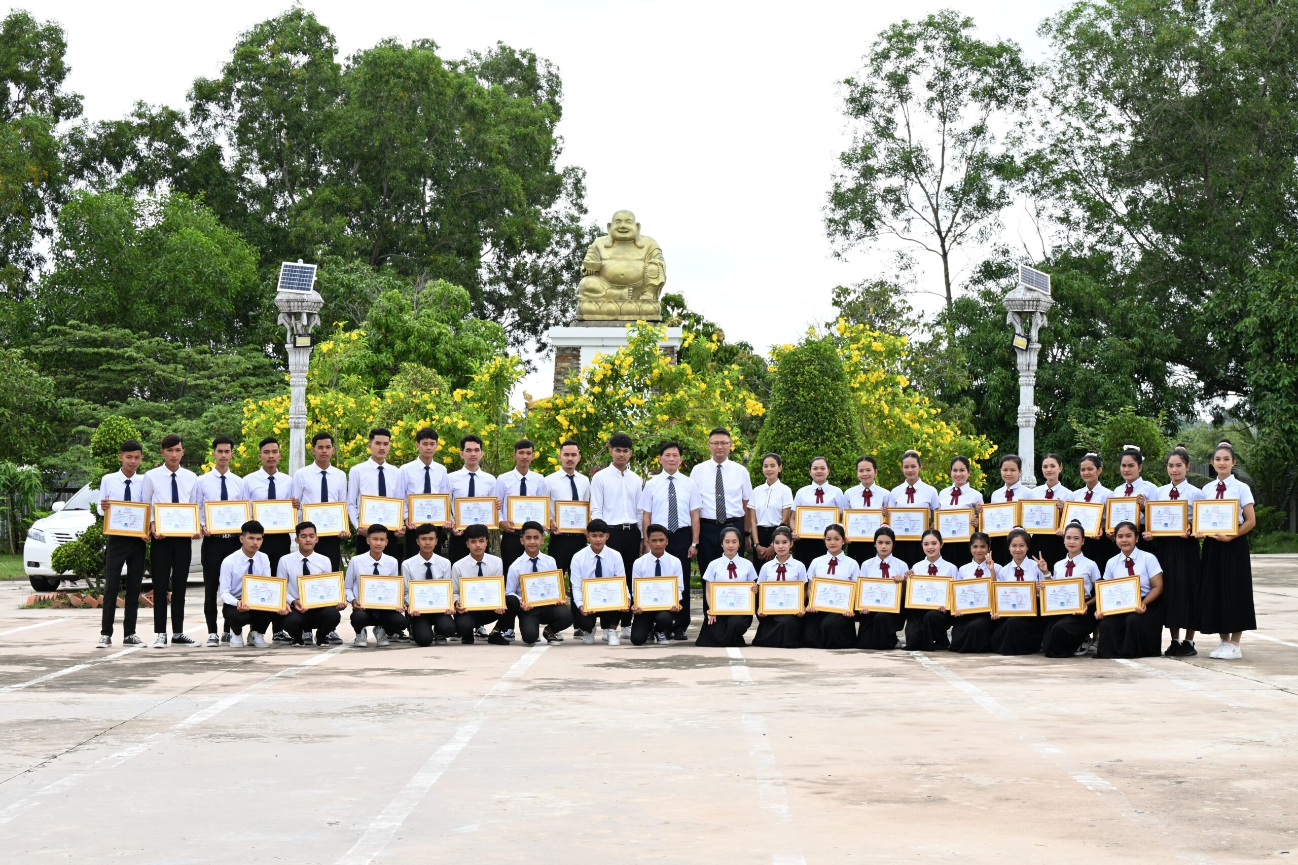 41 畢業生合影7 scaled