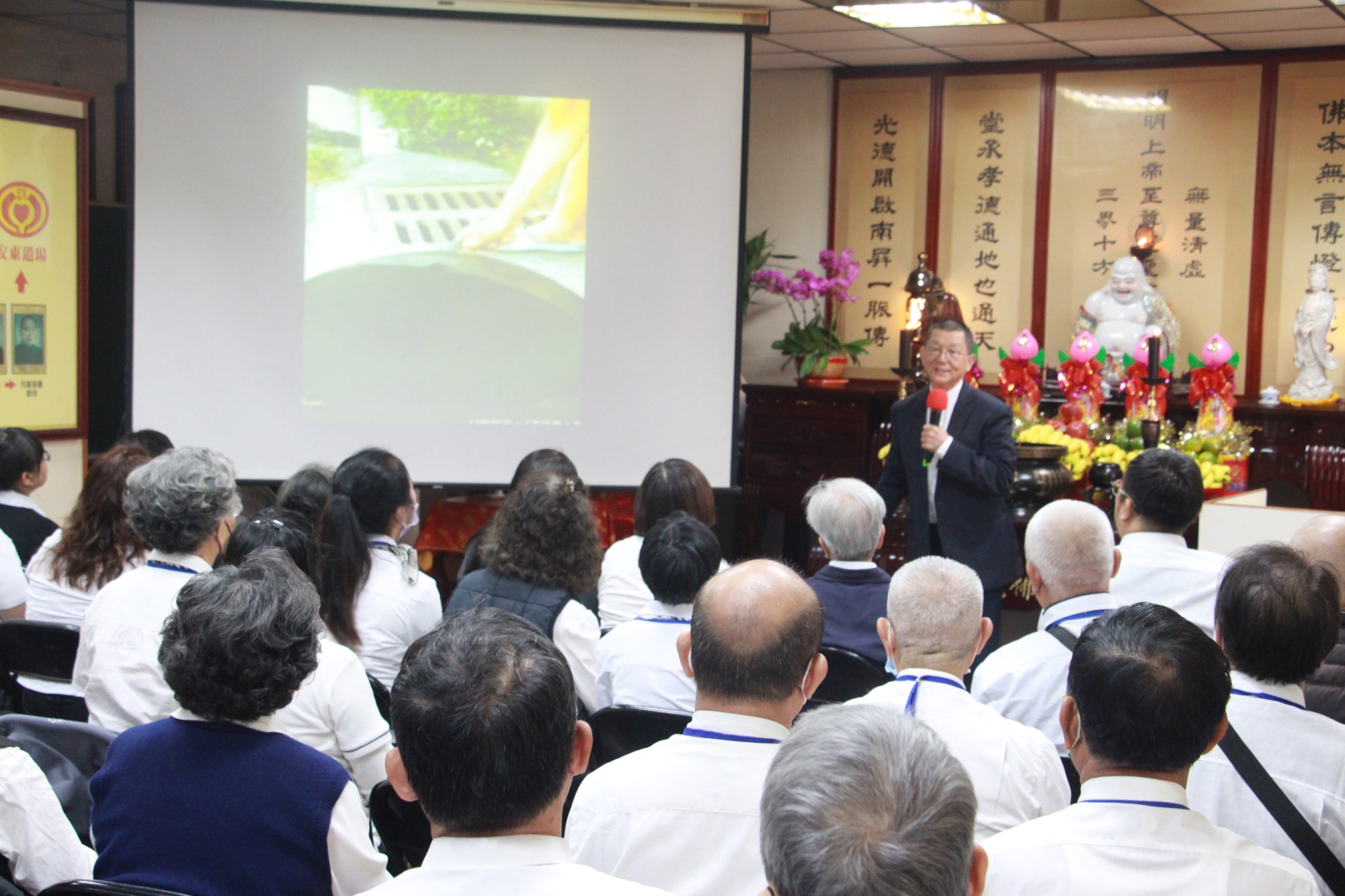 edb950dc 587b 472c 9883 aec7f8cadd52